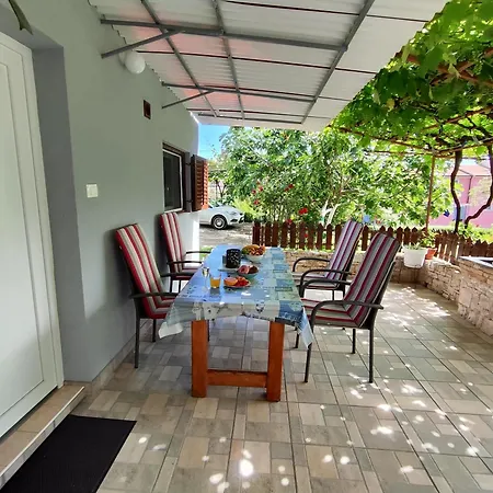 Pavao 1402 Vakantiehuis Pula