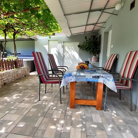 Pavao 1402 Vakantiehuis